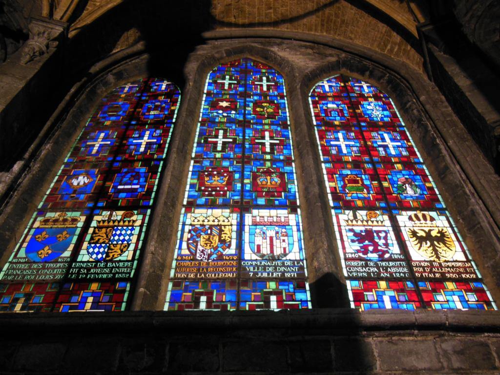 Vidrieras de la Collégiale Notre-Dame de Dinant