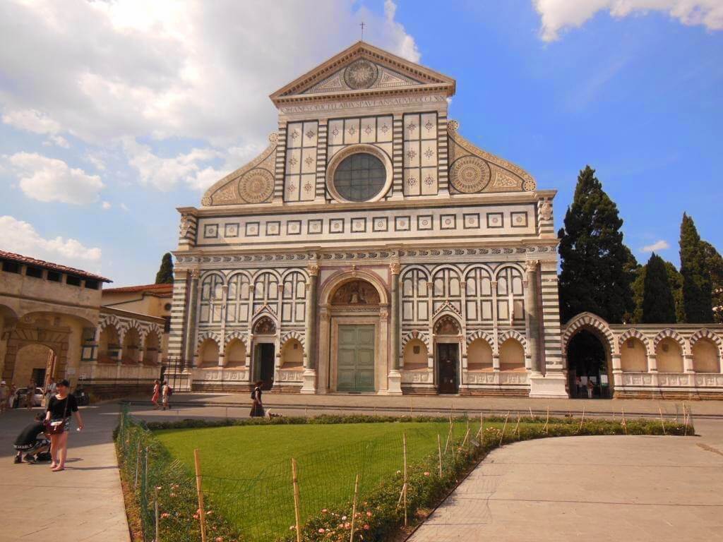 La iglesia Santa María Novella, una de las iglesias de Florencia más bonitas.