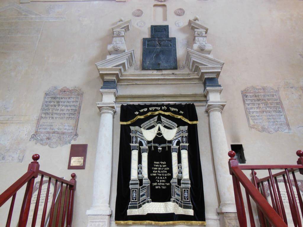 Interior de la sinagoga Isaac.