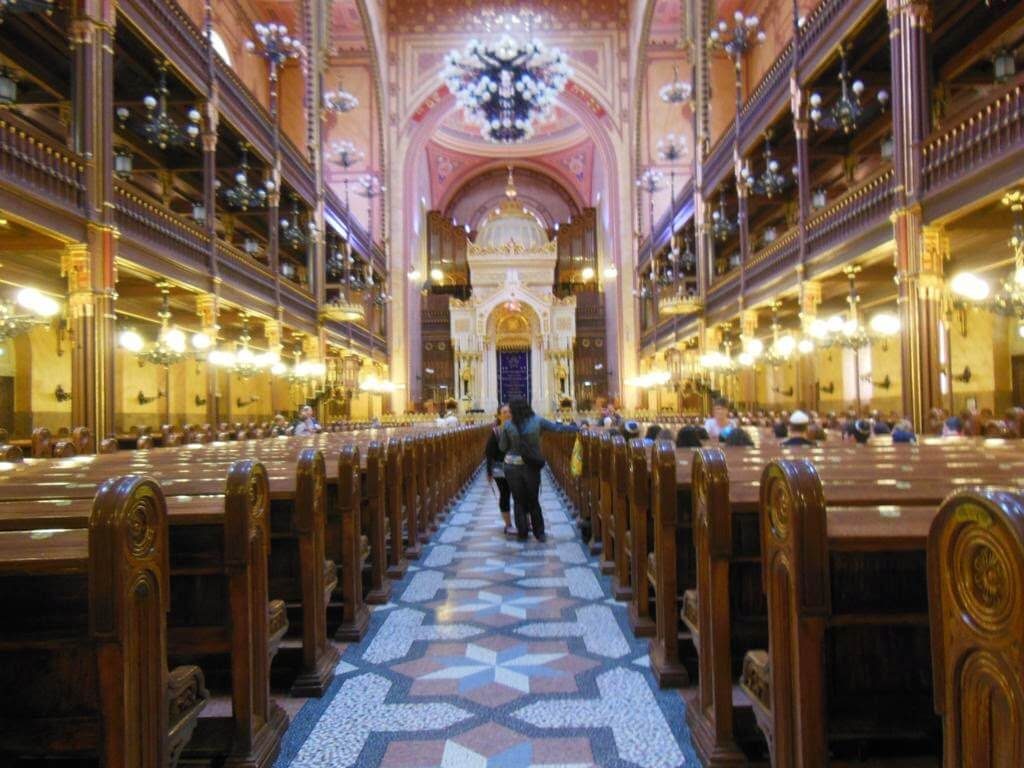 Decoración del interior de la sinagoga