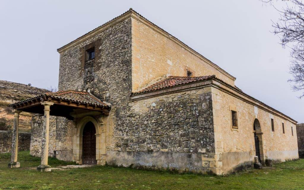 Iglesia de San Pedro Apóstol en Torre Val de San Pedro