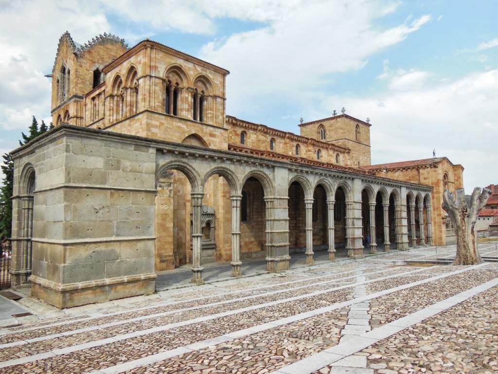 Basílica de San Vicente en Ávila, una de las provincias más bonitas de España