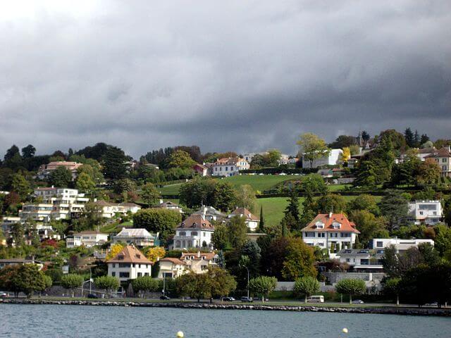 Villas junto al lago Leman © Wikipedia