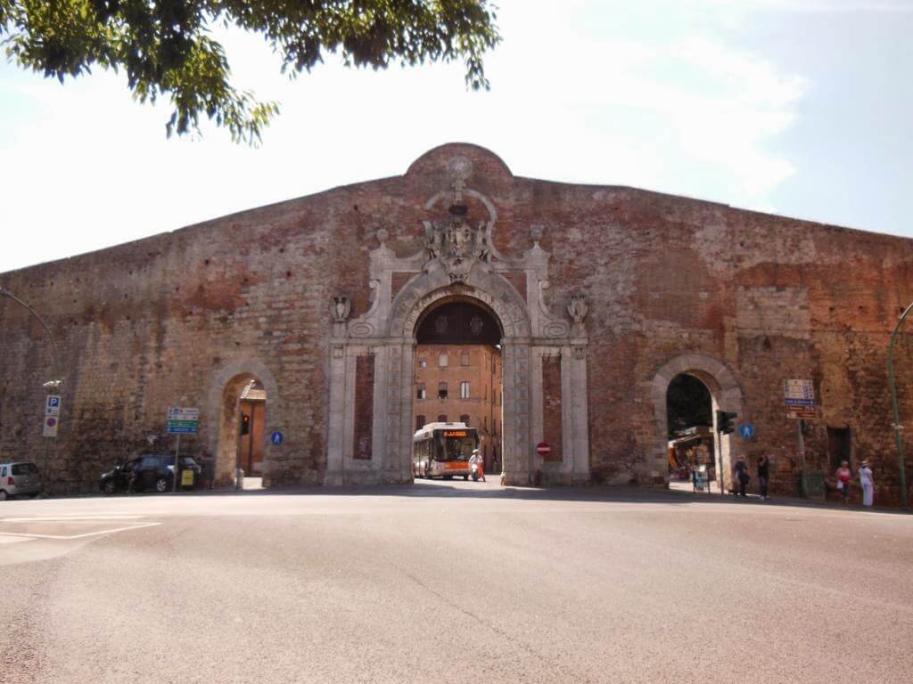 ¿Qué ver en Siena en un día? Porta Camollia