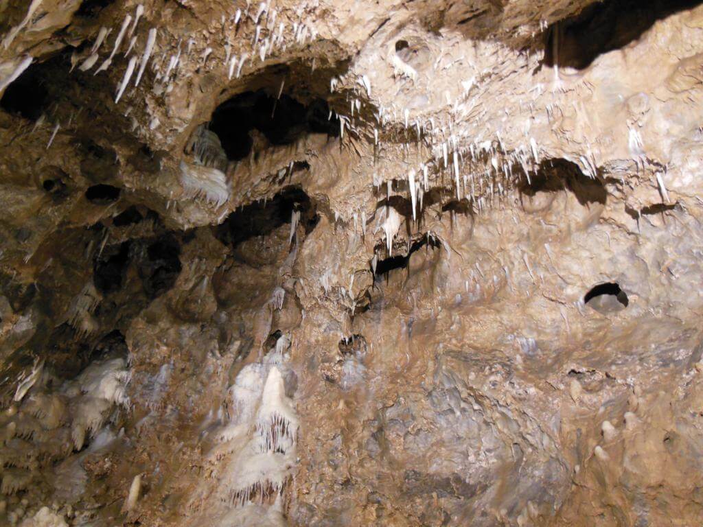 Estalactitas en la Grotte de la Merveilleuse