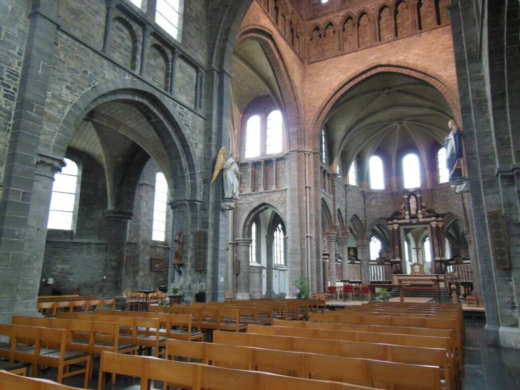 Interior de la iglesia de San Quentin (Church of St. Quentin)