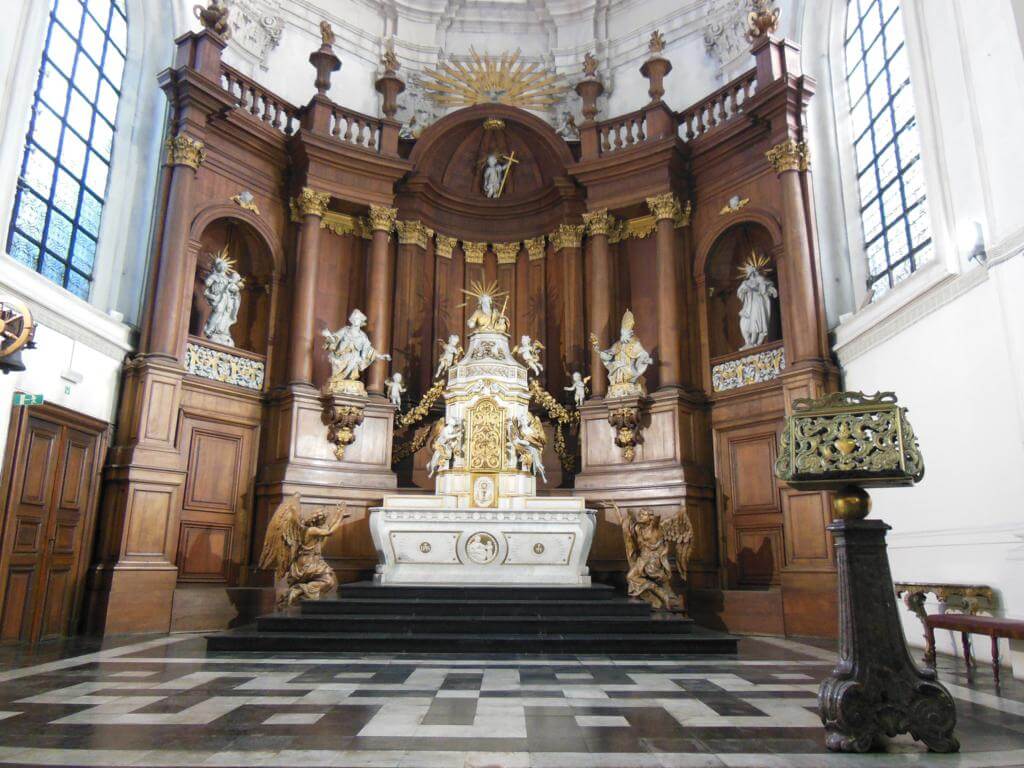 Interior de la Iglesia de Santa Elizabeth (Église Sainte-Élisabeth)