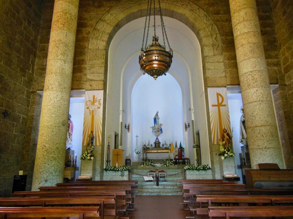 Interior del Santuario da Penha