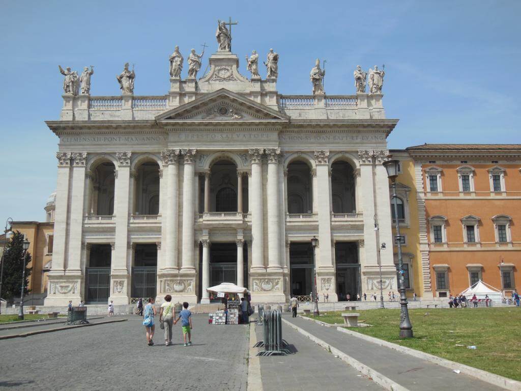 Basílica de San Juan Letrán, una de las iglesias más importantes y bonitas de Roma
