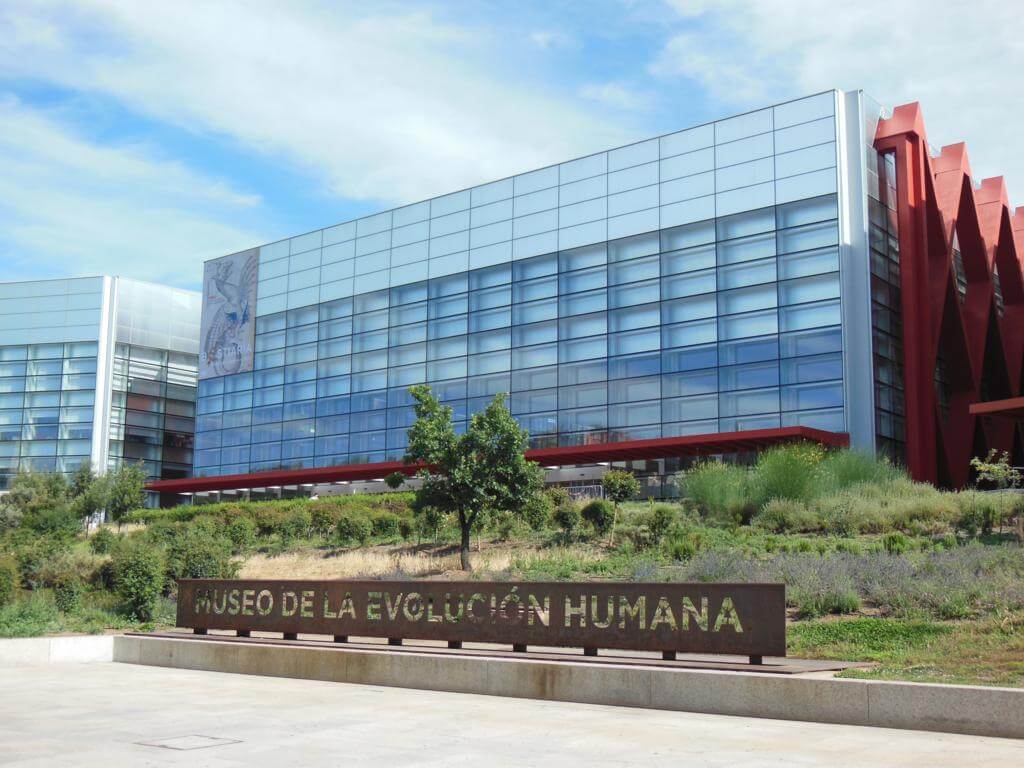 ¿Qué ver en Burgos en dos días? Visitar el Museo de la Evolución Humana (MEH)