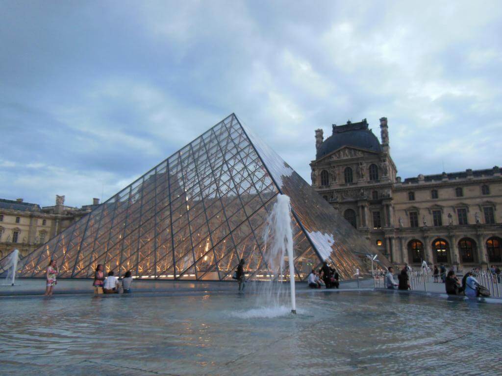 Pirámide del Louvre (Pyramide du Louvre)
