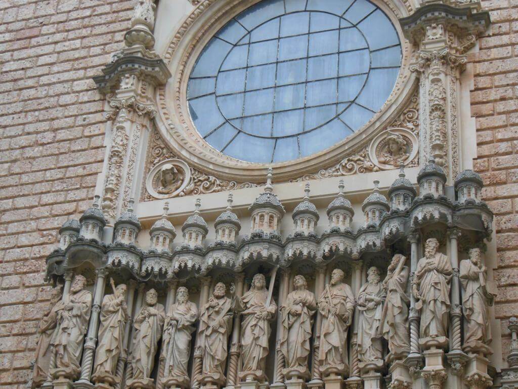 Detalle de la fachada de la abadía de Montserrat