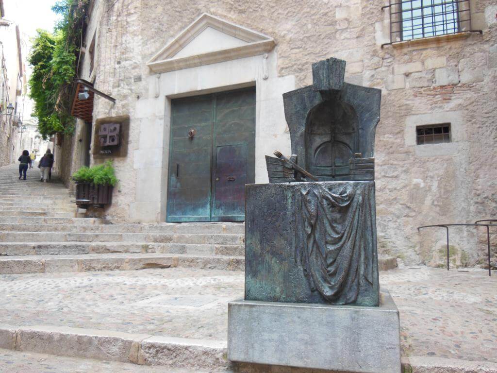 Escultura "El Arquitecto" en Girona