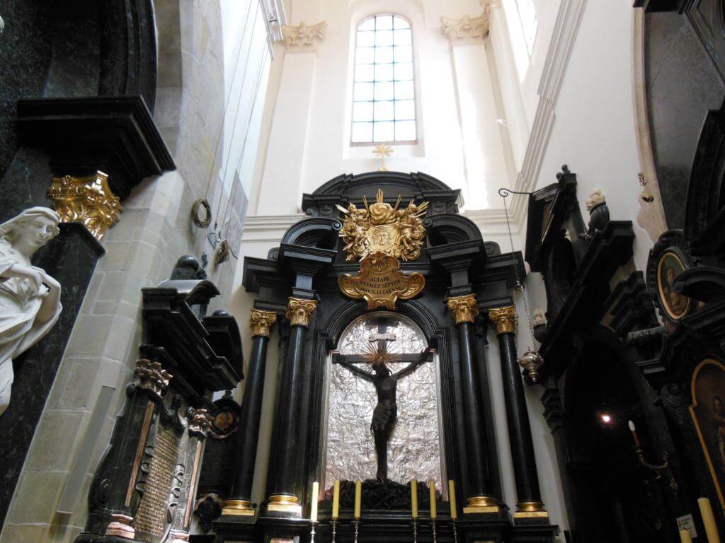 Interior de la Catedral de Wawel en la Colina Wawel.