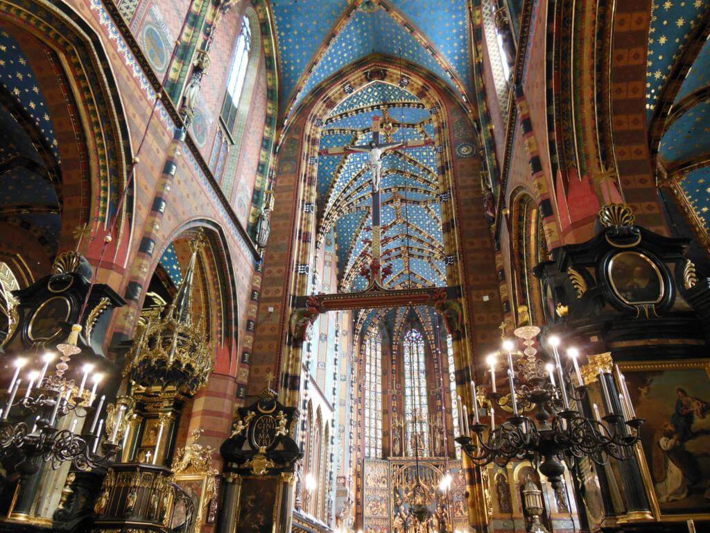 Interior de la iglesia de Santa Bárbara en Cracovia.
