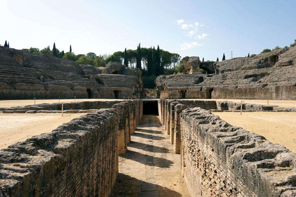 Anfiteatro romano de Itálica en Juego de Tronos: ruinas de Pozo Dragón