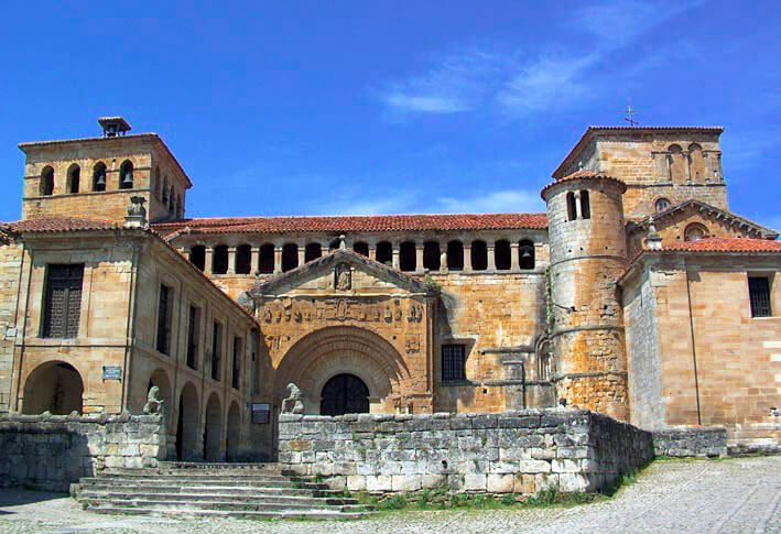 Colegiata de Santa Juliana by @commons.wikimedia.org