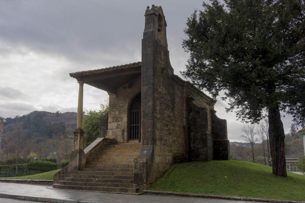 Iglesia de la Santa Cruz de Cangas de Onís.