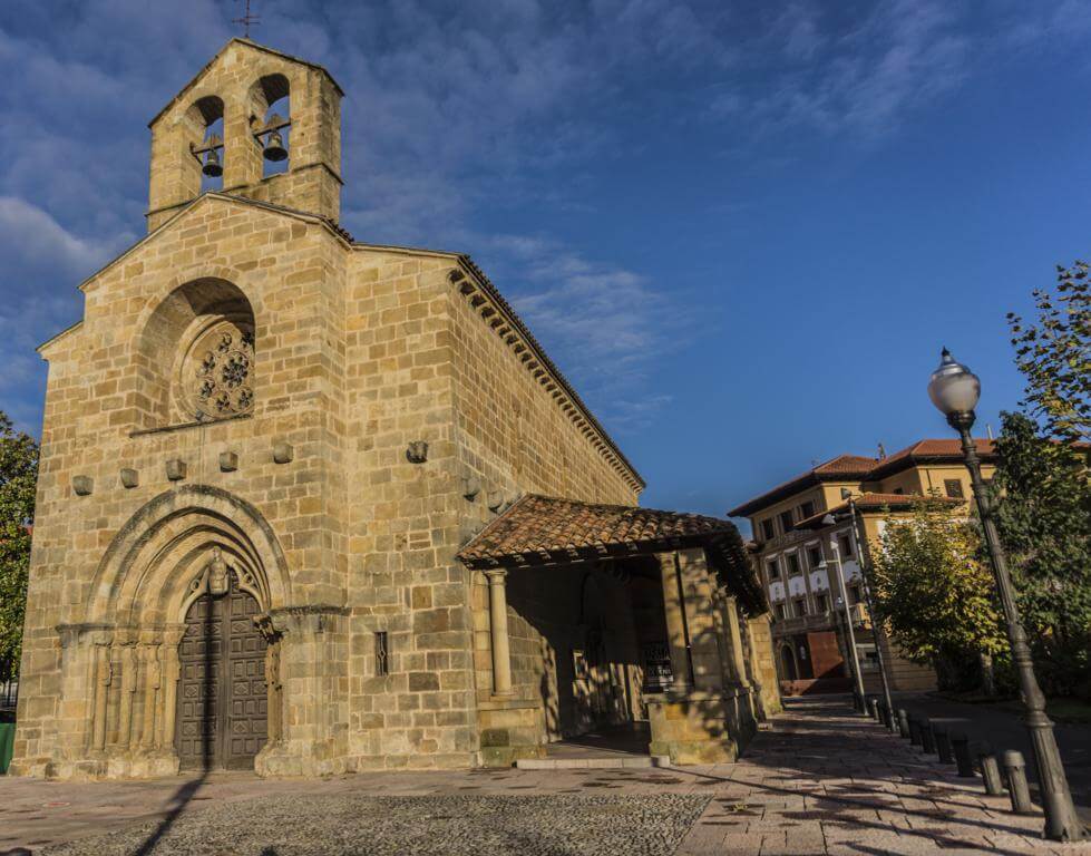 Iglesia de Santa María de la Oliva.