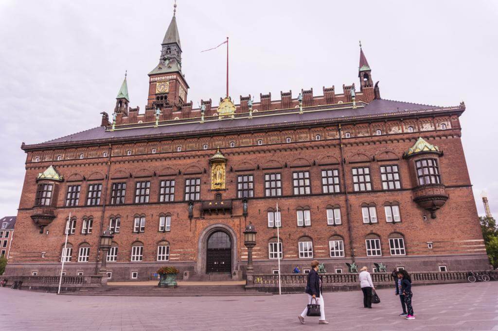 Ayuntamiento de Copenhague (Radhuspladsen).