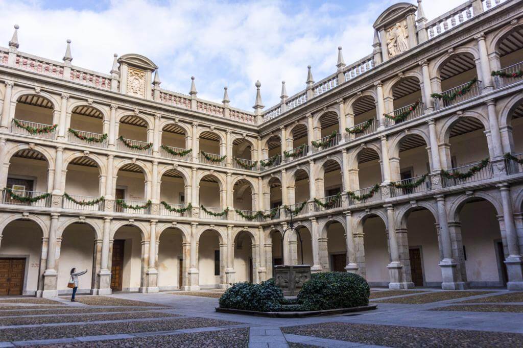 Patio de Santo Tomás en la Universidad de Alcalá de Henares.