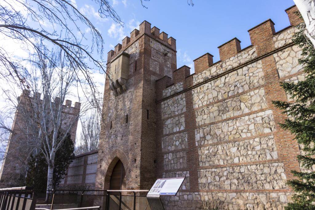 ¿Qué ver en Alcalá de Henares en un día? Puerta de la Torre XIV.