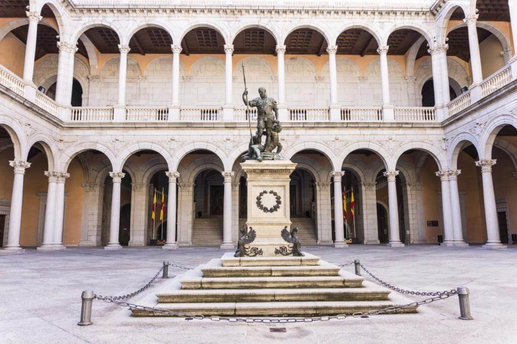 Patio imperial del Alcázar de Toledo.