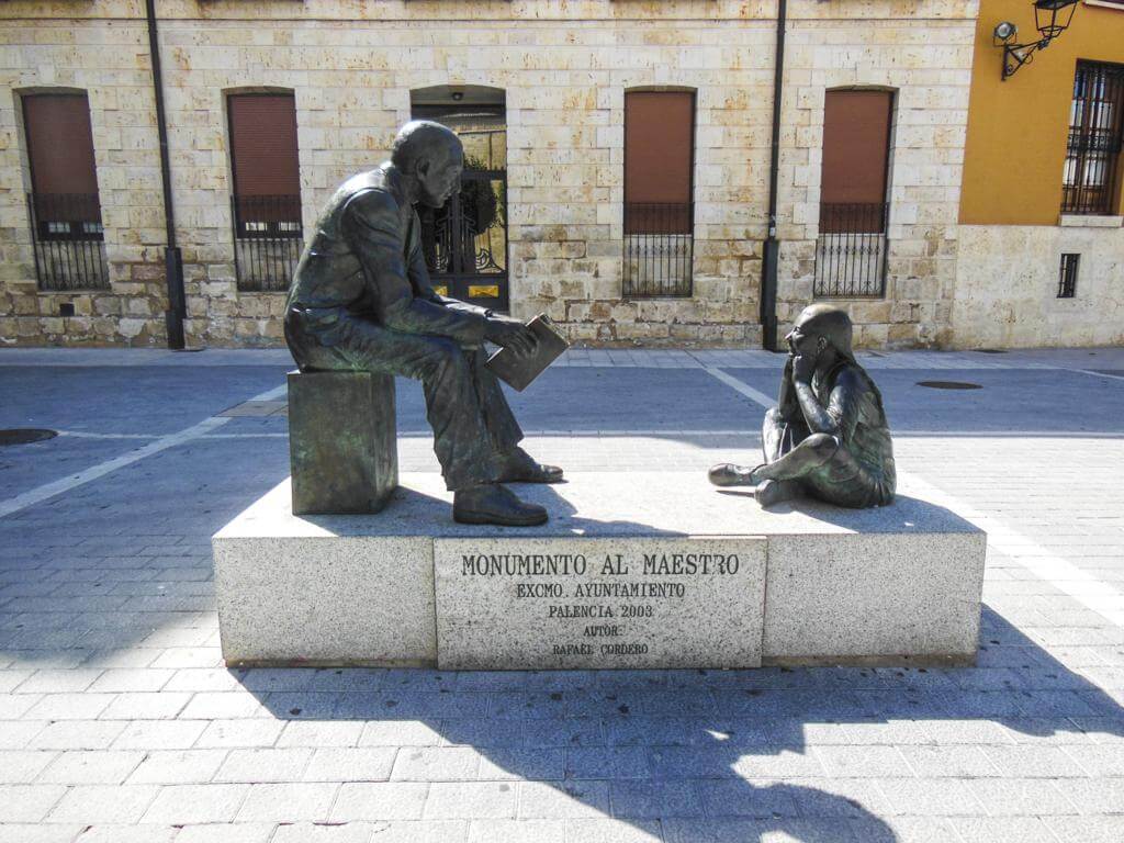 ¿Qué ver en Palencia en un día? Monumento al Maestro.