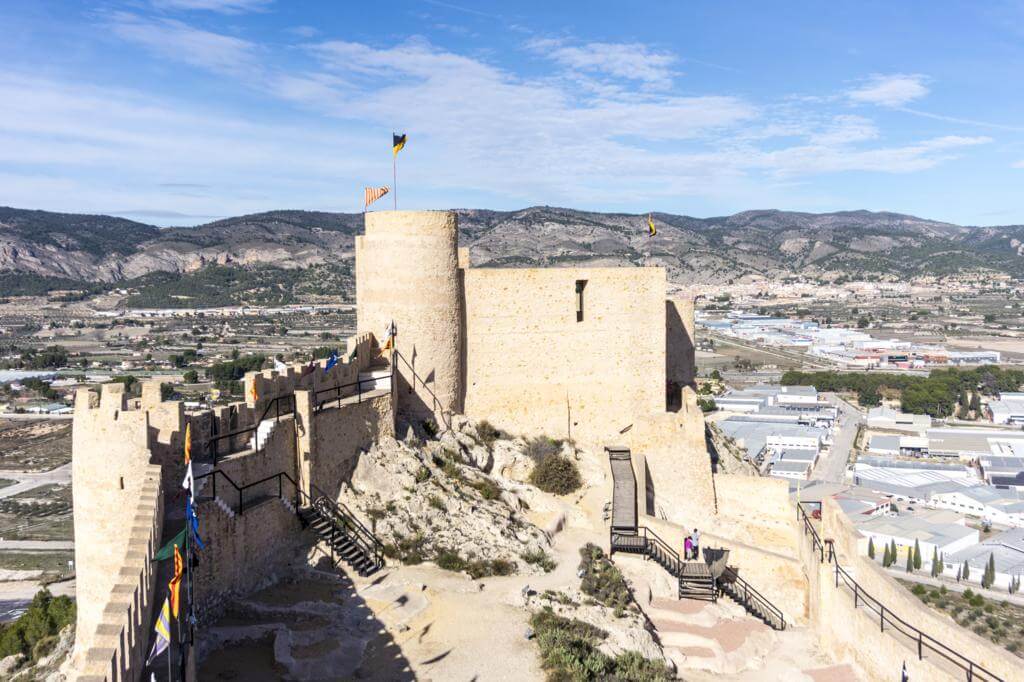 Patio de armas del Castillo de Castalla.