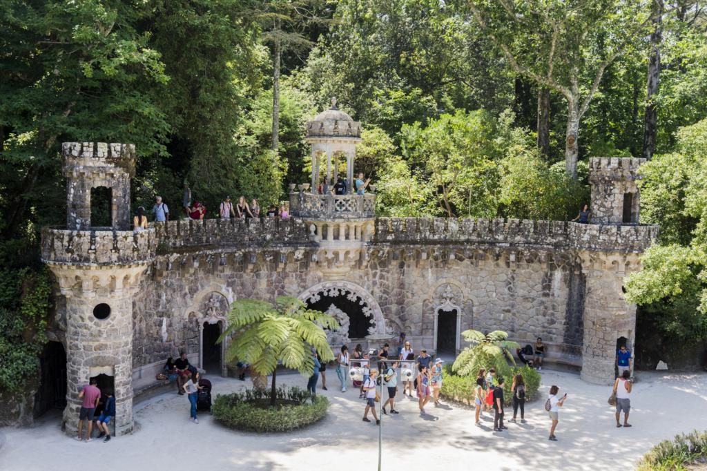 ¿Cómo ir del Castelo dos Mouros a la Quinta da Regaleira?