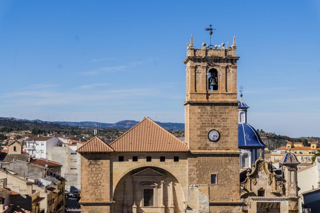 Iglesia de Nuestra Sª de la Asunción desde el Castillo.