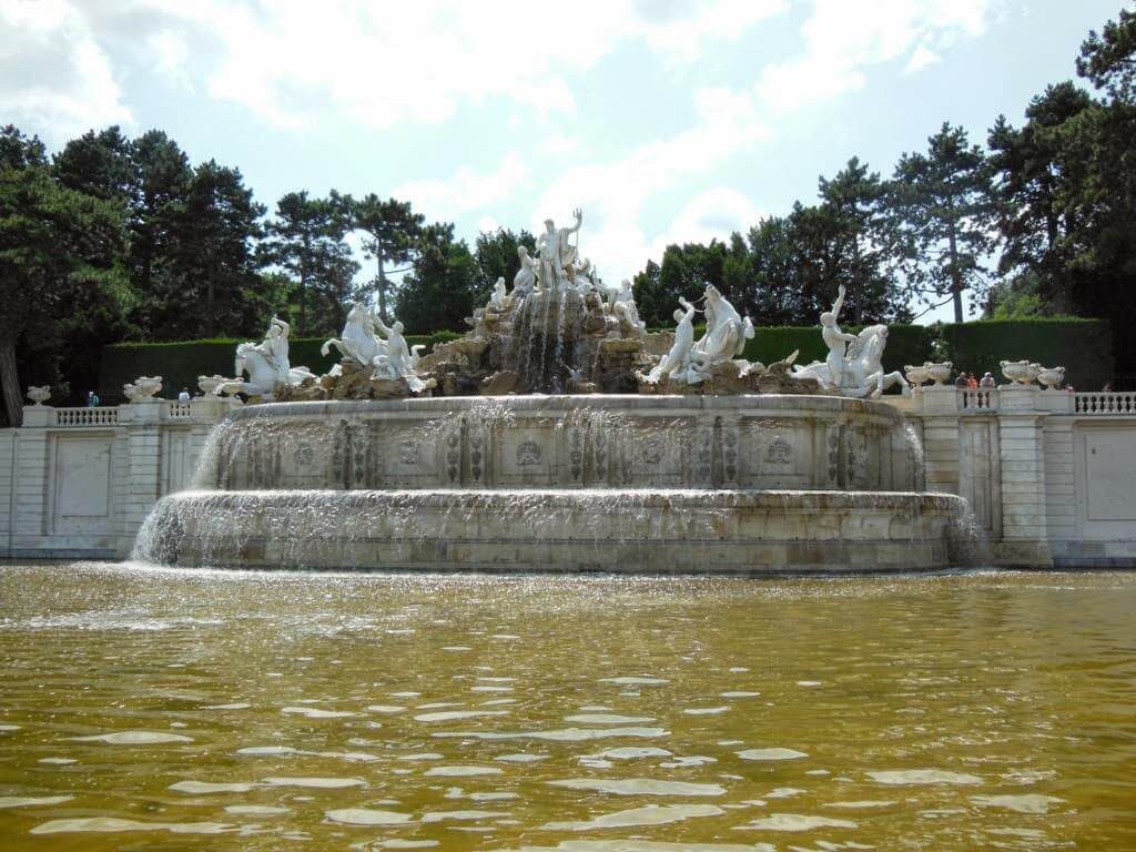 Fuente de Neptuno en el Palacio Schonbrunn