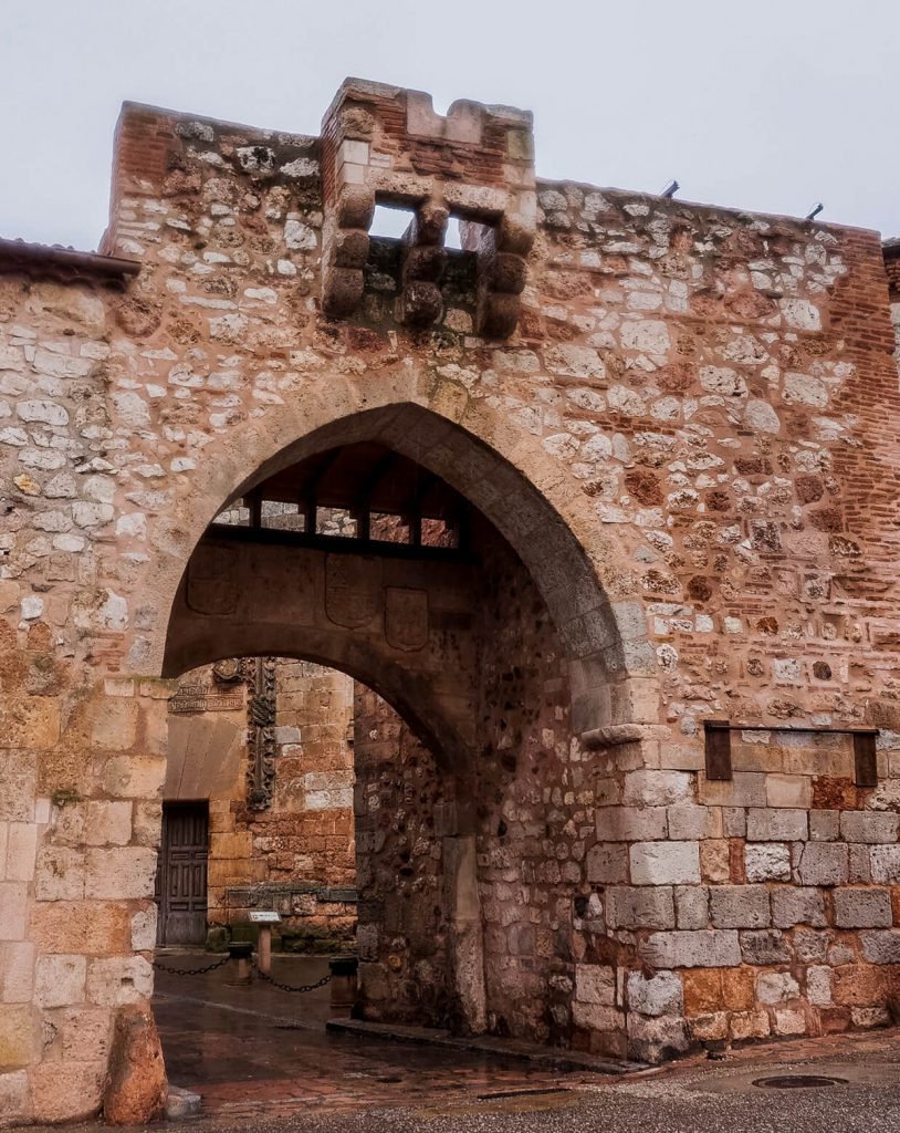 ¿Qué ver en Ayllón? Arco Medieval.